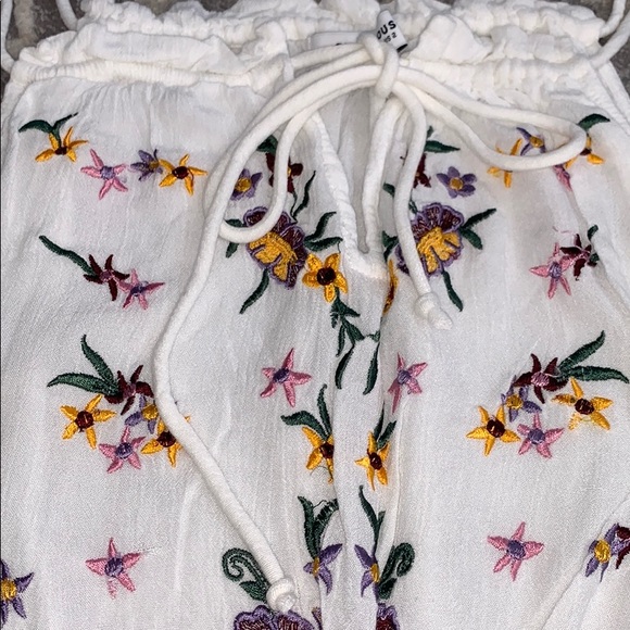 Glamorous White Summer Romper With Embroidery XS - Picture 5 of 6